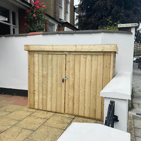 Spacious 2 Bed 2 Bath Apartment With Free Parking For 2 Cars And Underground Station Zone 2 For Quick Access To Central London Up To 10 Guests Экстерьер фото