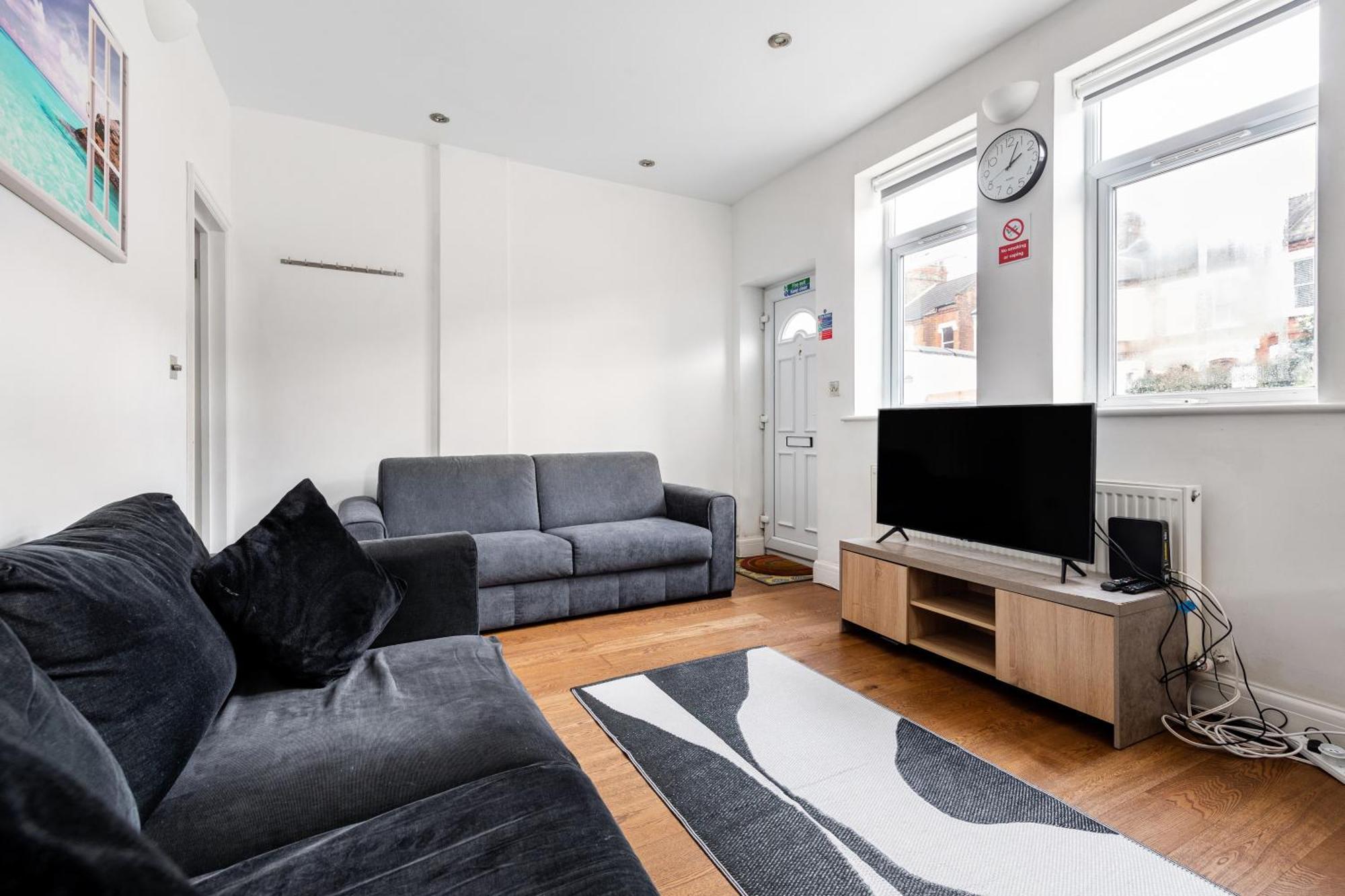 Apartamento Spacious 2 Bed 2 Bath With Free Parking For 2 Cars And Underground Station Zone 2 For Quick Access To Up To 10 Guests