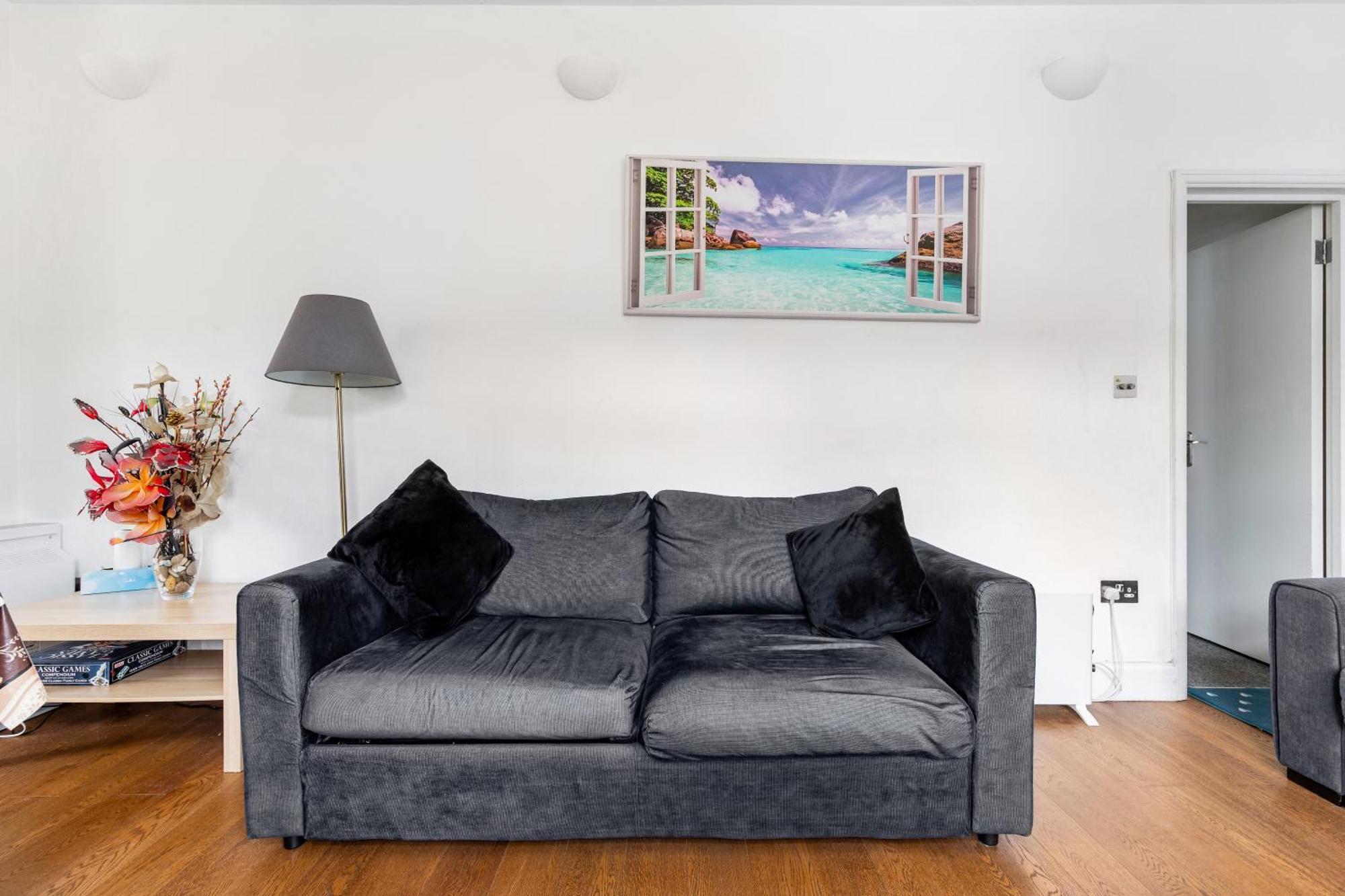 Spacious 2 Bed 2 Bath With Free Parking For 2 Cars And Underground Station Zone 2 For Quick Access To Up To 10 Guests Apartamento *