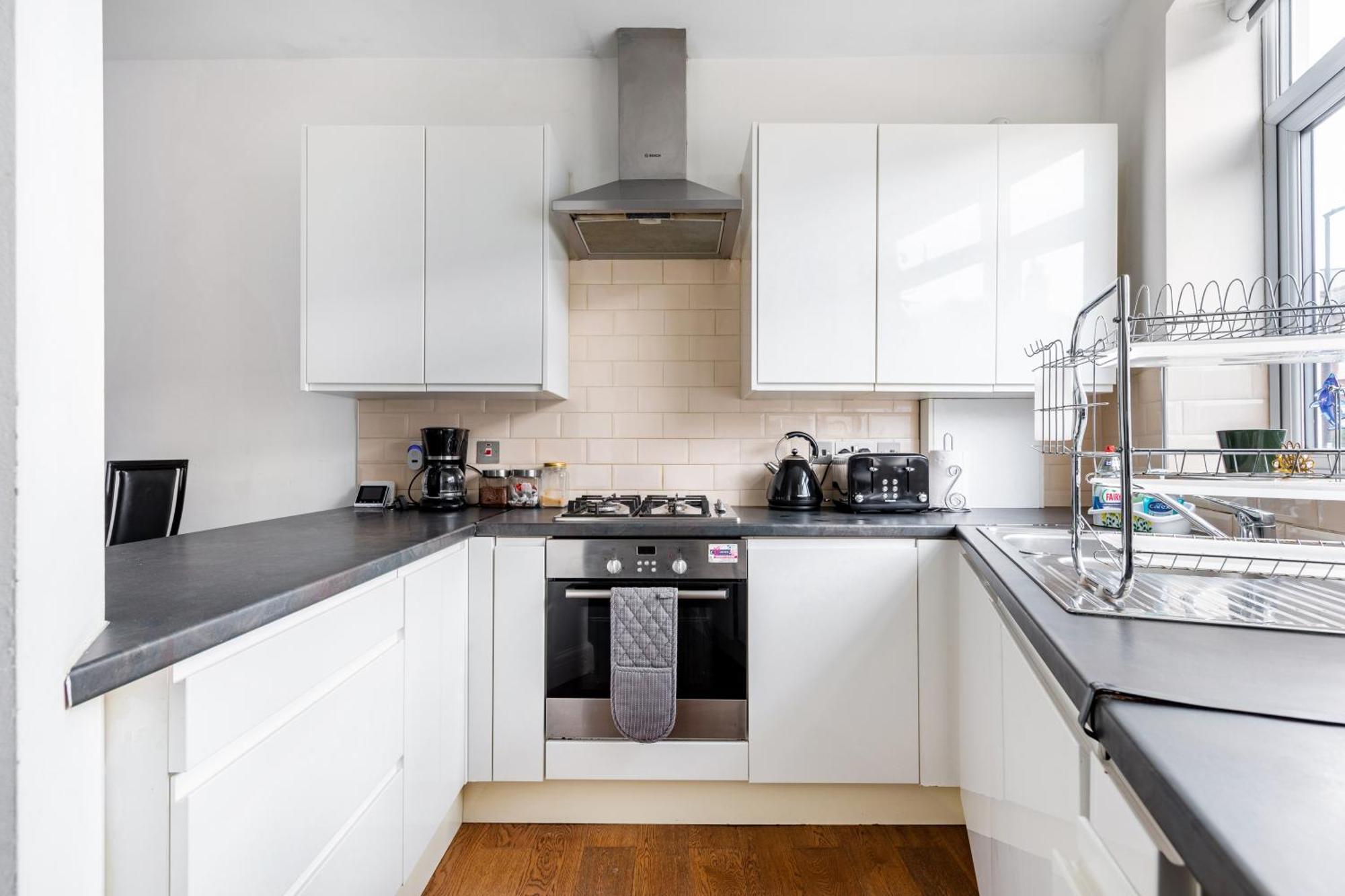 Apartamento Spacious 2 Bed 2 Bath With Free Parking For 2 Cars And Underground Station Zone 2 For Quick Access To Up To 10 Guests Londres