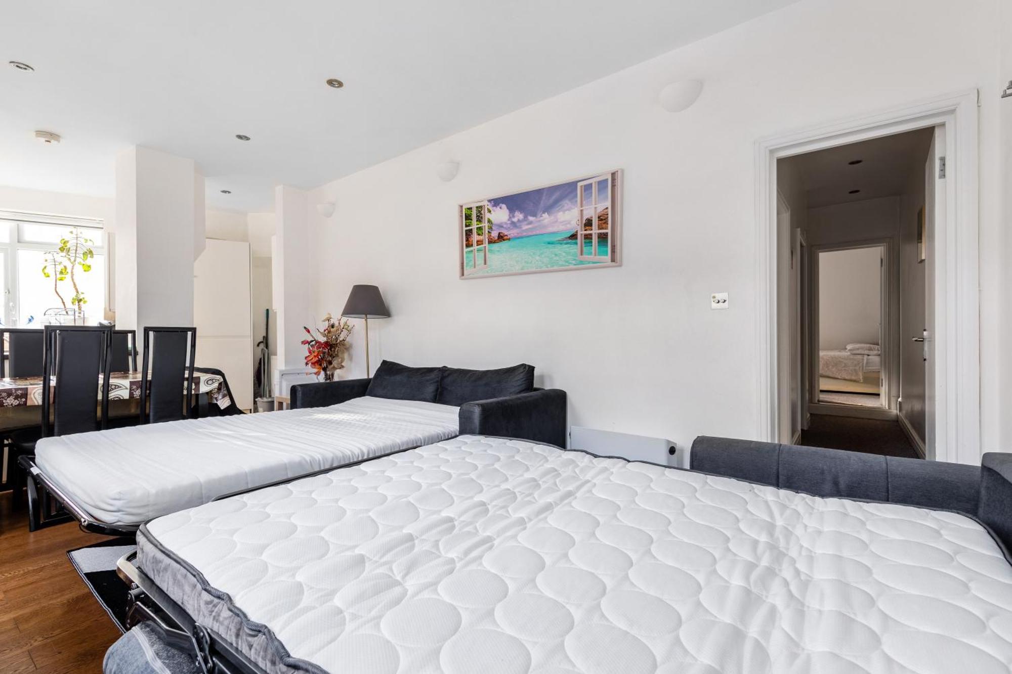 Spacious 2 Bed 2 Bath With Free Parking For 2 Cars And Underground Station Zone 2 For Quick Access To Up To 10 Guests Apartamento Londres
