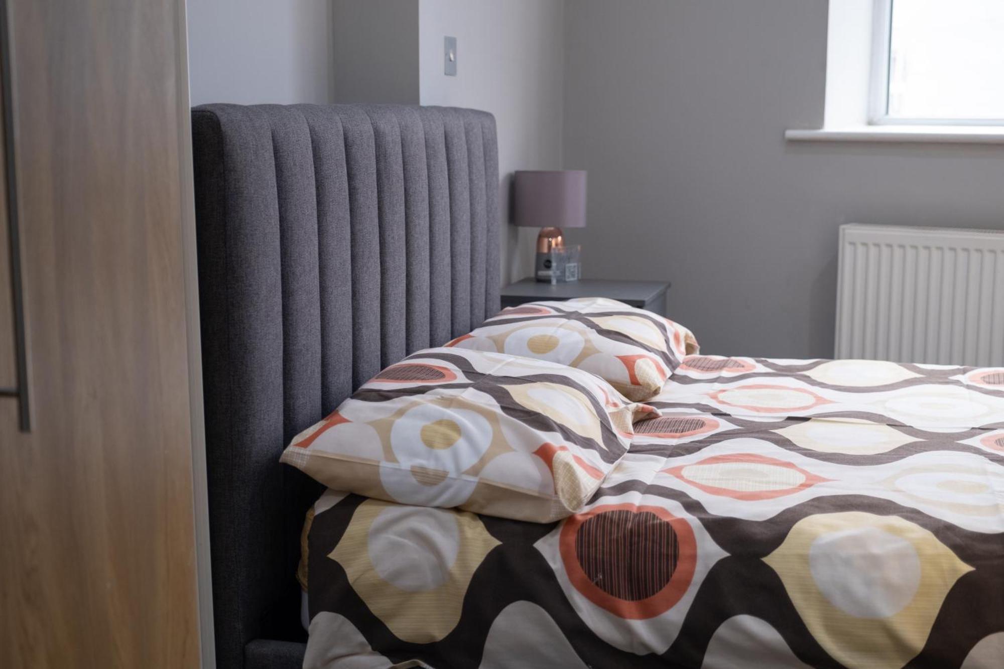 Apartamento Spacious 2 Bed 2 Bath With Free Parking For 2 Cars And Underground Station Zone 2 For Quick Access To Up To 10 Guests Londres