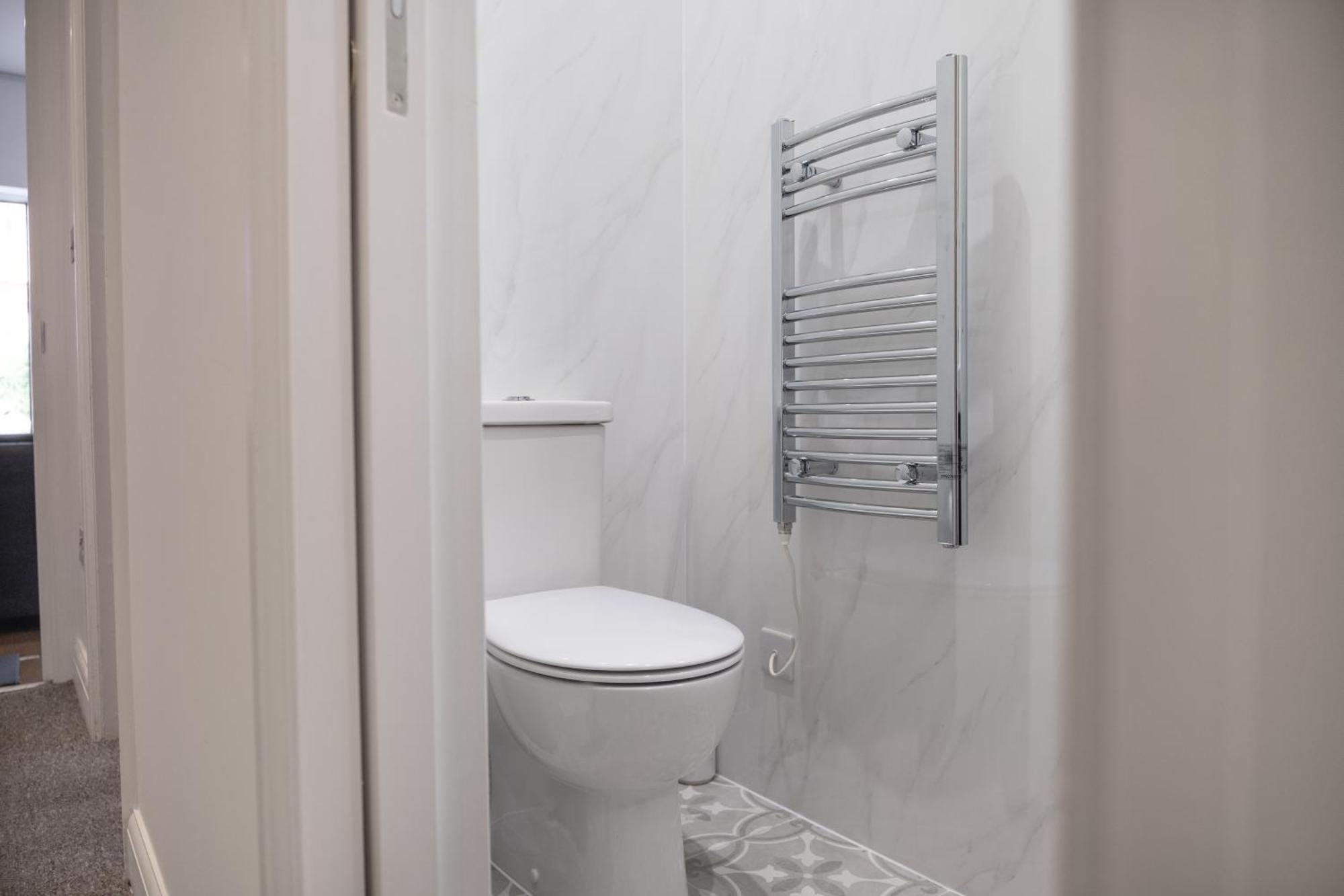 Spacious 2 Bed 2 Bath With Free Parking For 2 Cars And Underground Station Zone 2 For Quick Access To Up To 10 Guests Apartamento Londres