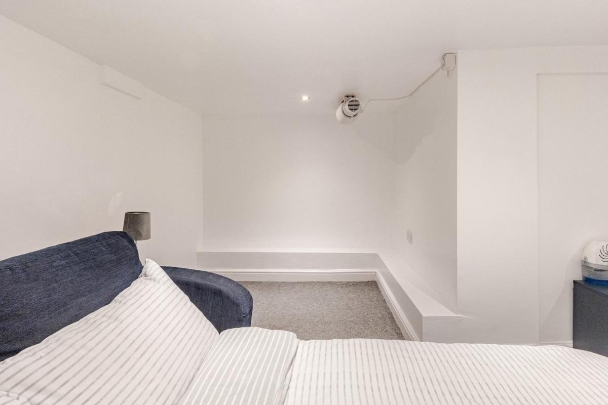 Spacious 2 Bed 2 Bath With Free Parking For 2 Cars And Underground Station Zone 2 For Quick Access To Up To 10 Guests Apartamento Londres