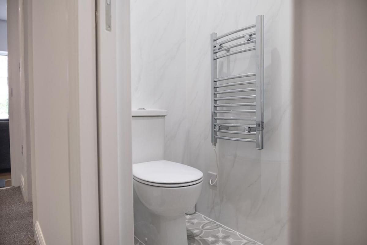 Apartamento Spacious 2 Bed 2 Bath With Free Parking For 2 Cars And Underground Station Zone 2 For Quick Access To Up To 10 Guests Londres