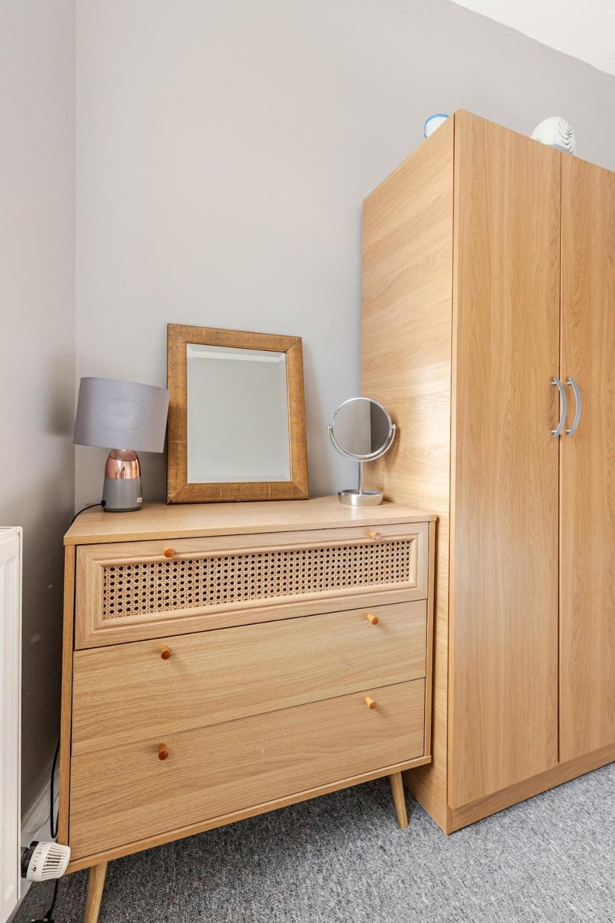 Apartamento Spacious 2 Bed 2 Bath With Free Parking For 2 Cars And Underground Station Zone 2 For Quick Access To Up To 10 Guests
